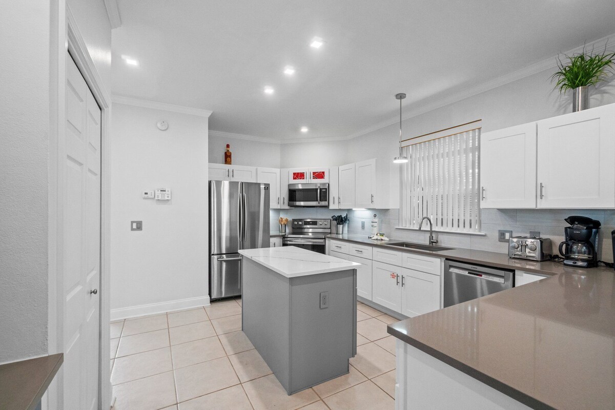 Photo 5 of Pet Friendly! 5 BR/5.5 Bath Luxury~Private Pool~Cabana~Steps to Beach