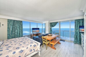 Een strijkplank/strijkijzer, gratis wifi, beddengoed