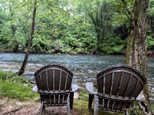 Relax & Unwind at the Chestatee River Retreat! Pet Friendly & Near Wineries