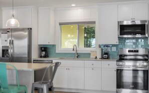 Coffee/tea maker, fridge, microwave, oven - Lakefront Beach Home + Pet Friendly, Grill & Bikes (Santa Rosa Beach)