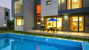 Piscine extérieure (ouverte en saison)