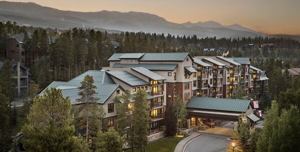 Exterior - 2BR-2Bath, Private Hot Tub, Full Condo - Walk to Beaver Lifts & Town (Breckenridge)