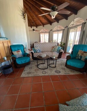 Property grounds - BEACHFRONT 2 BDRM 2 bath. Sleeps 6. PET Friendly & SECURE.  (Puerto Penasco)