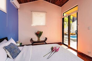3 habitaciones, tabla de planchar con plancha y cuna de viaje