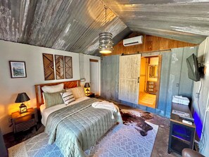 4 slaapkamers, een bureau, een strijkplank/strijkijzer, gratis wifi