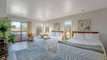 4 bedrooms, desk, iron/ironing board, travel crib