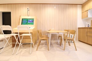 四人房 (201) | 客房内用餐