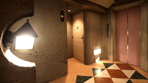 A hallway with a checkered floor, a door with a number sign, and a light fixture. - Hotel mju - Adults Only (Tokyo)