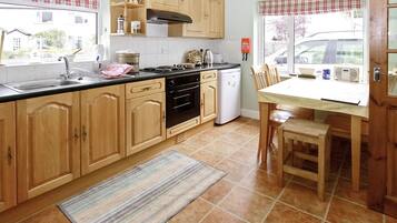 Dishwasher, cookware/dishes/utensils