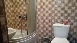 Standard Double Room | Bathroom - Guesthouse greenville (Batumi)