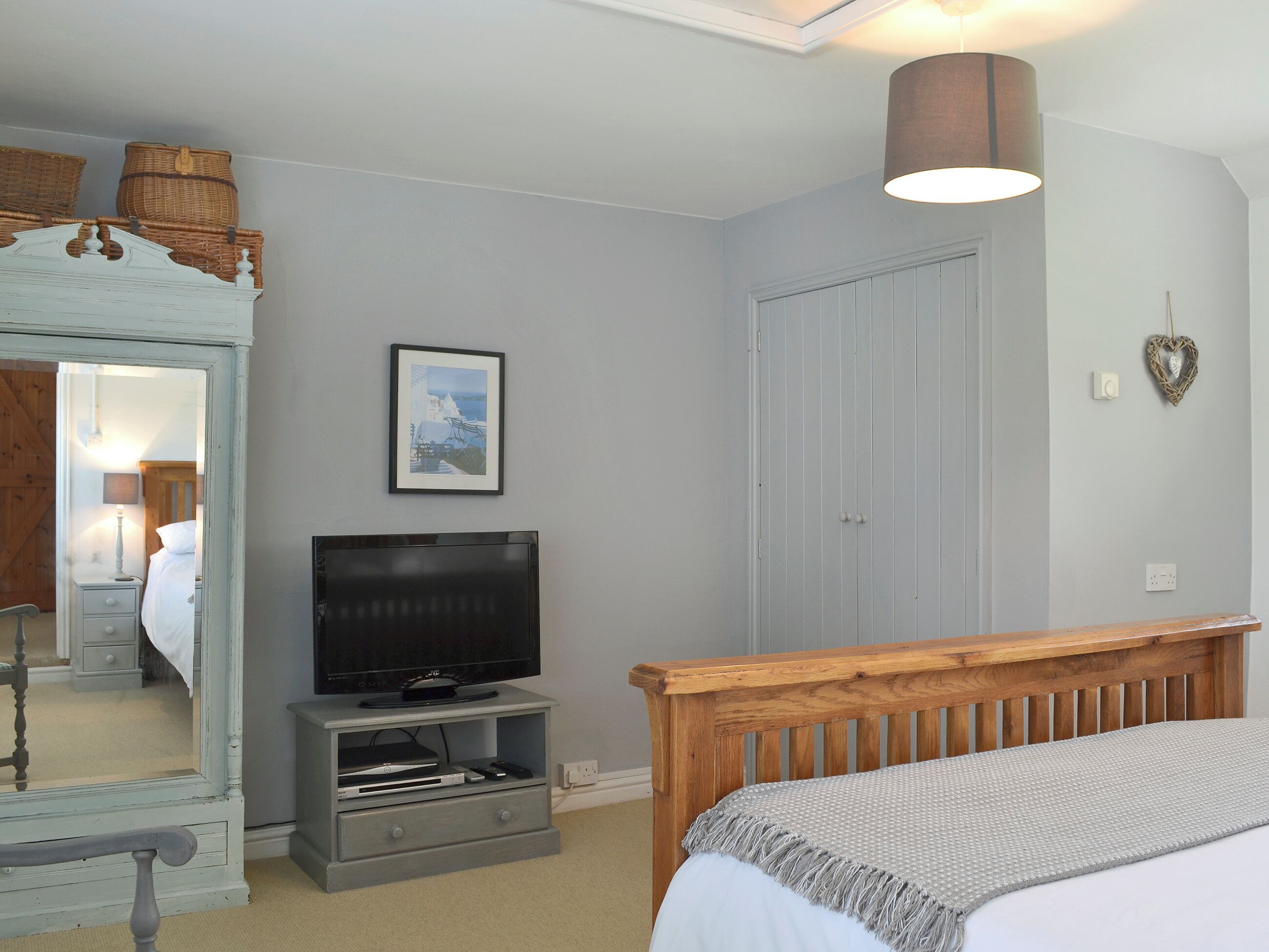 2 bedrooms, WiFi (free), bed sheets