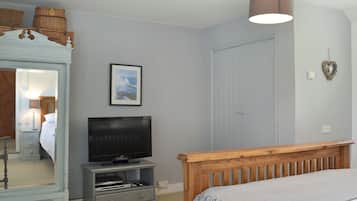 2 bedrooms, WiFi (free), bed sheets