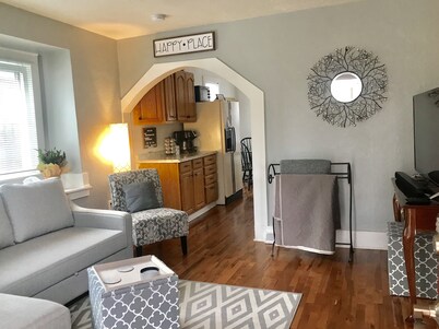 Sweetheart City Guest House - Loveland Colorado (entire home + fenced backyard)