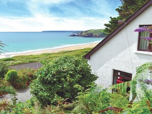 Beach - 3 bedroom accommodation in Praa Sands, Penzance (Praa Sands, Penzance)