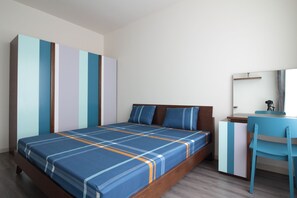 1 habitación, tabla de planchar con plancha, wifi y ropa de cama