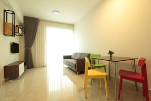 TV, books - Deluxe apartment with free pool, fitness & yoga (District 2, Ho Chi Minh City)