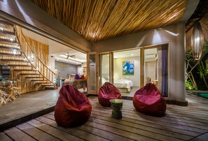 3 habitaciones, caja de seguridad en la habitación y escritorio 