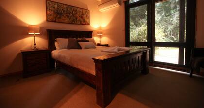 The Blue Wren Lodge quality couples accommodation