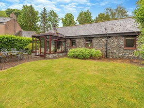 Outdoor dining - 3 bedroom accommodation in Bampton (Bampton)
