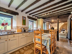Dining - 3 bedroom accommodation in Bampton (Bampton)
