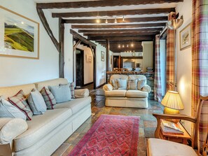 Flat-screen TV, fireplace - 3 bedroom accommodation in Bampton (Bampton)