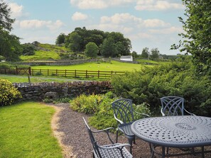 Outdoor dining - 3 bedroom accommodation in Bampton (Bampton)