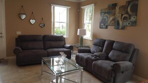 TV, stereo - Beautiful 4 Bedroom home in the Champions Gate Area of Davenport, Florida. (Davenport)