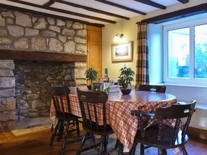 Dining - 3 bedroom accommodation in Portland (Portland)