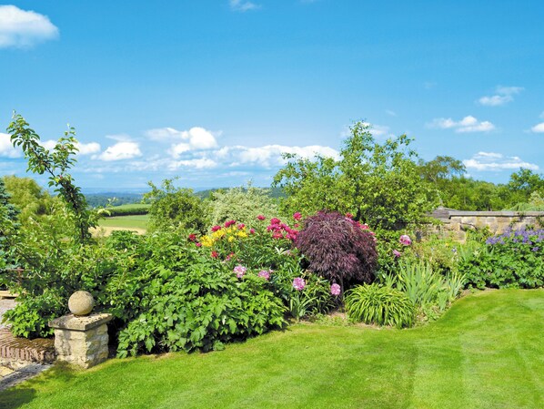 Property grounds - 1 bedroom accommodation in Scackleton, near Hovingham (Scackleton, near Hovingham)