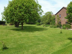 Property grounds - 2 bedroom accommodation in Addlethorpe (Addlethorpe)