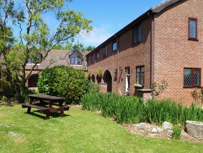 Outdoor dining - 2 bedroom accommodation in Addlethorpe (Addlethorpe)