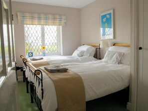 2 bedrooms, WiFi (free), bed sheets