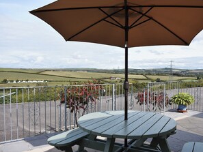 Outdoor dining - 2 bedroom accommodation in Chickerell, near Weymouth (Chickerell, near Weymouth)