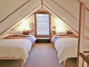 1 bedroom, bed sheets