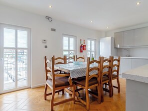 Dining - 4 bedroom accommodation in Wroxham (Wroxham)