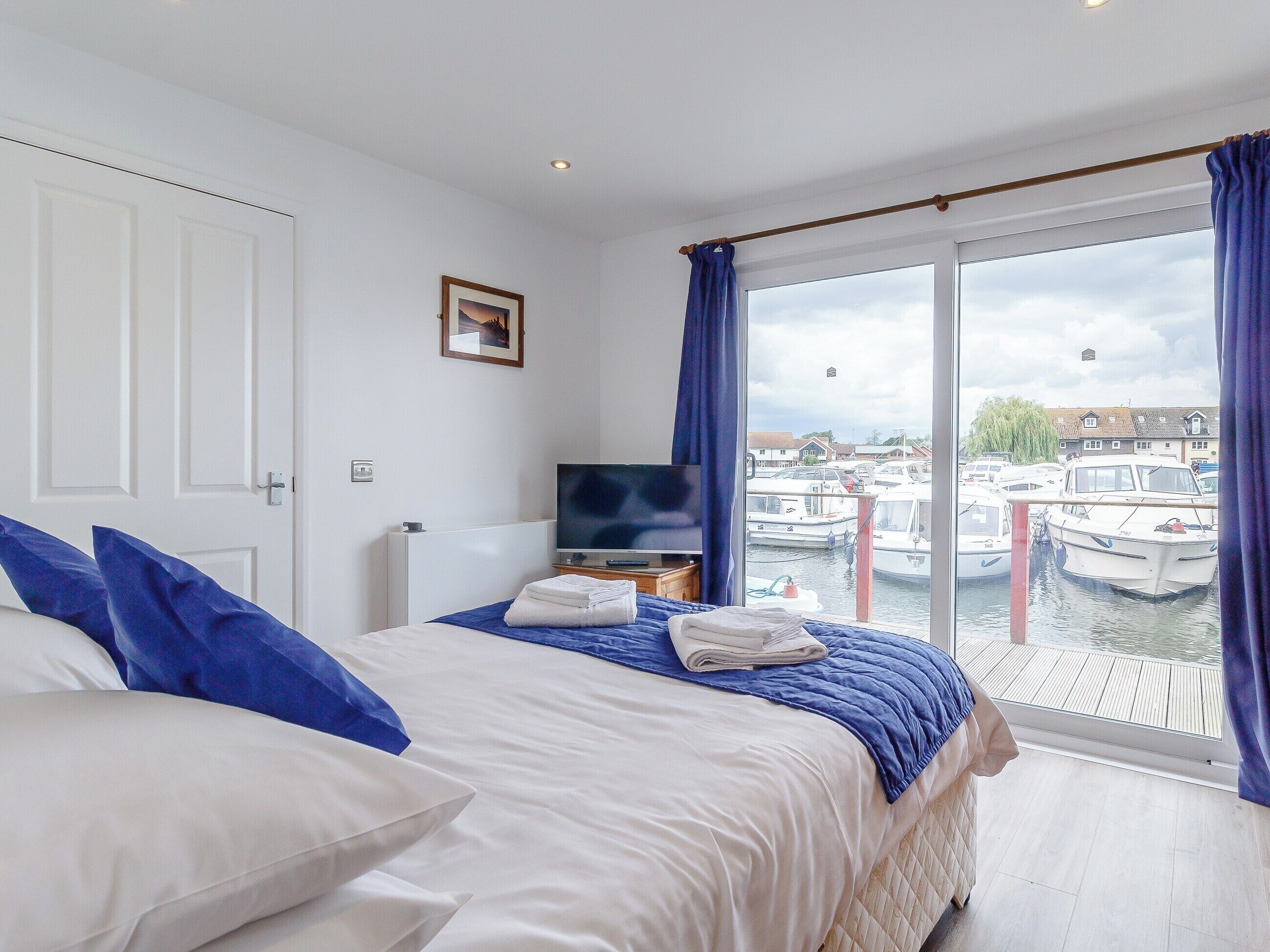 4 bedrooms, free WiFi, bed sheets