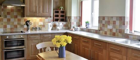 Lave-vaisselle, chaise haute, congélateur