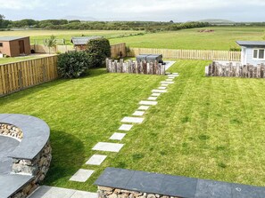 Property grounds - 4 bedroom accommodation in Harlech (Harlech)