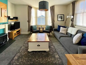 Living area - High Style Apartment (Keswick)