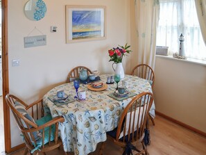 Dining - 2 bedroom accommodation in Walcott (Walcott)