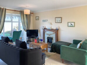 TV - 2 bedroom accommodation in Walcott (Walcott)