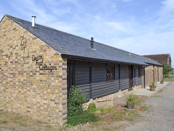 Exterior - 2 bedroom accommodation in High Halstow, near Rochester (High Halstow, near Rochester)