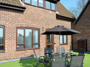 Outdoor dining - 3 bedroom accommodation in Cromer (Cromer)