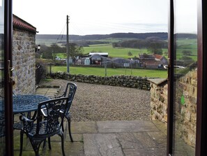 Outdoor dining - 2 bedroom accommodation in Harwood Dale, near Scarborough (Harwood Dale, near Scarborough)