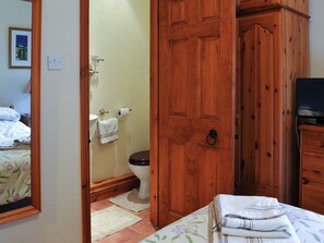 2 bedrooms, free WiFi, bed sheets - 2 bedroom accommodation in Harwood Dale, near Scarborough (Harwood Dale, near Scarborough)