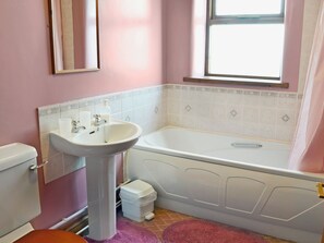 Bathroom - Book a break in Beech Lodge and you’ll be booking a week of relaxation. (Buckland Brewer)