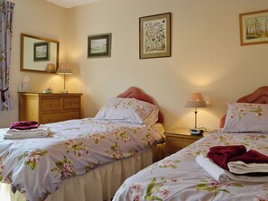 2 bedrooms, free WiFi, bed sheets - 2 bedroom accommodation in Oban (Oban)