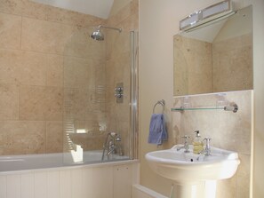 Towels - 2 bedroom accommodation in Sudbourne, near Orford (Sudbourne, near Orford)