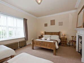 9 bedrooms, free WiFi, bed sheets