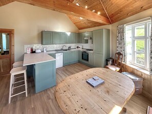 Dishwasher, freezer - 3 bedroom accommodation in Bayfield, Nigg (Bayfield, Nigg)